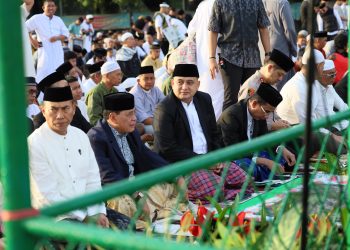 Bersama Ribuan Masyarakat, Wali Kota Makassar Tunaikan Salat Idulfitri di Lapangan Karebosi
