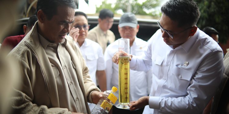 Mentan Kembali Bongkar Kecurangan Takaran Minyakita di Surabaya