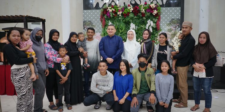 Wali Kota dan Ketua TP PKK Makassar Sambut Masyarakat di Halal Bihalal Rumah Jabatan