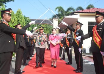 Tradisi Pedang Pora, Pengalungan Lipa Lotong, Anggaru Hingga Tari Pa’duppa Sambut Kedatangan AKBP Restu Wijayanto