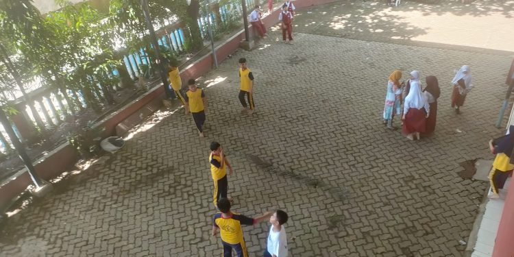 Meski Siang Bolong, Siswa SDI Baraya 1 Permantap Kegiatan Seni Budaya