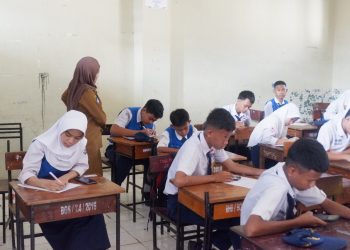 Suasana Kondusif, Siswa SMPN 4 Makassar Jalani Ujian Akhir Sekolah