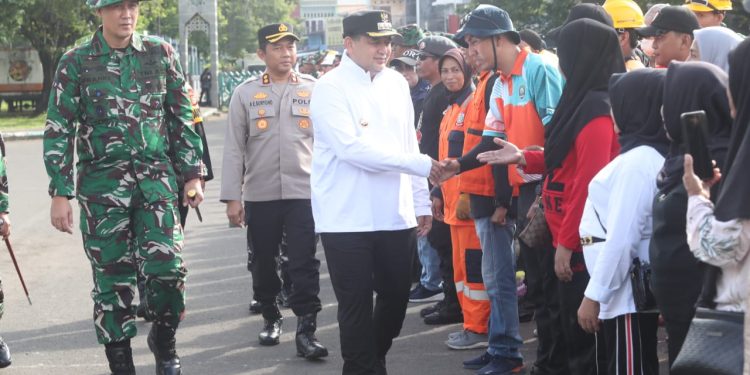 Lewat karya Bakti TNI, Wali Kota Munafri Tekankan Jaga Kebersihan Lingkungan