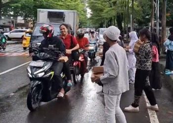 Peduli Sesama, SDI Mongisidi Bagu Takjil Jelang Buka Puasa