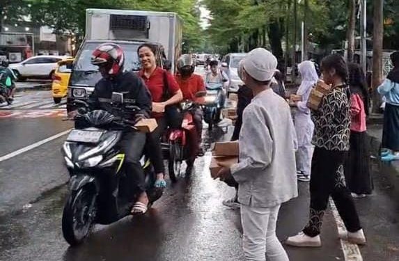 Peduli Sesama, SDI Mongisidi Bagu Takjil Jelang Buka Puasa