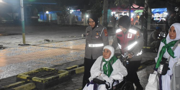 Polres Bulukumba Kawal Ketat 352 CJH Kloter 14 Menuju Embarkasi Sudiang Makassar