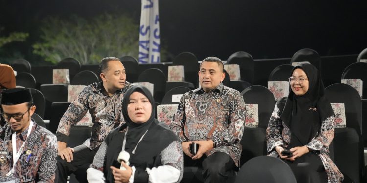 Bersama Wali Kota se-Indonesia, Munafri-Melinda Saksikan Pertunjukan Air Mancur Menari di THP Kenjeran