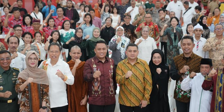 Hadiri Hari Raya Waisak, Appi: Momentum Perkuat Keberagaman di Kota Makassar