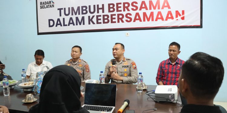 Pererat Sinergitas, Kapolres Bulukumba Berkunjung Ke Kantor Harian Radar Selatan