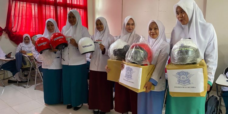 Satlantas Polres Bulukumba Sosialisasikan Tertib Berlalu Lintas di Kampus STIKES