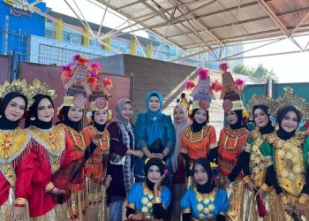 Warna Pakaian Bugis Meriahkan Hardiknas  SMPN 23 Makassar di Karebosi