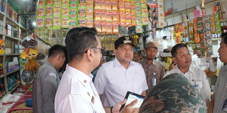 Cek Bahan Pokok di Pasar Terong, Appi: Ada Naik, Namun Kecenderungan Turun