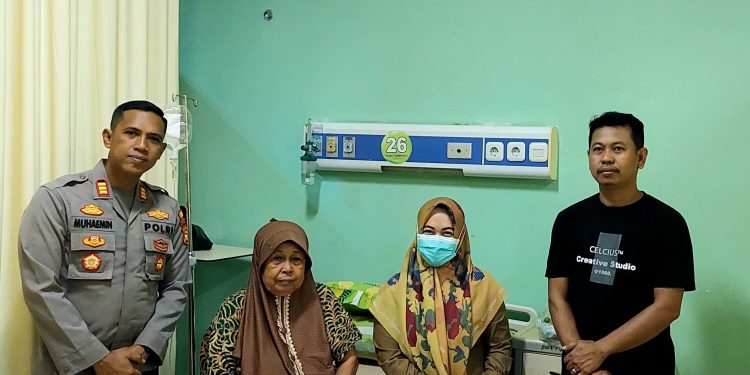 Tunjukkan Kepedulian Hingga Akhir Jabatan, AKP Muhaemin Jenguk Keluarga Personel yang Sakit