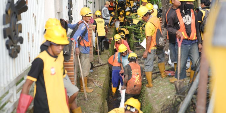 Kolaborasi Cegah Banjir, Pemkot Makassar Gandeng BBWS & Balai Jalan Bersihkan Drainase di Koridor Pettarani