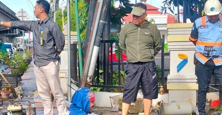 Terima Aduan Masyarakat, Dirut PDAM Makassar Tinjau Perbaikan Pipa di AP Peterani