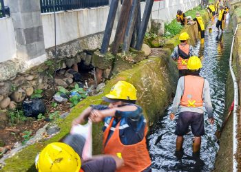 Atasi Banjir, Pemkot Makassar Gelar Geruk Drainase di Depan Kantor Gubernur Sulsel