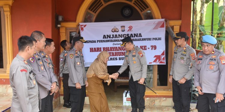 Pererat Silaturahmi, Kapolres Bulukumba Kunjungi Purnawirawan Polri dan Warakawuri