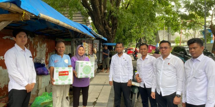 Sehari Jelang Hari Bhayangkara, Polres Bulukumba Kembali Salurkan Bantuan Sembako Lewat Baksos