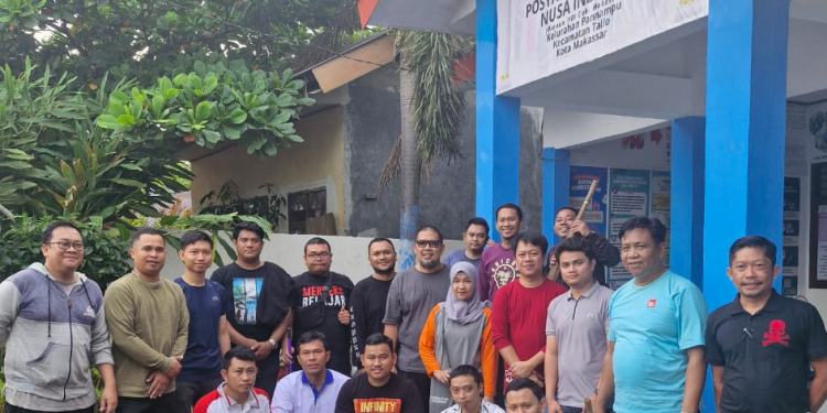 Wujudkan Kesehatan Lingkungan, Dinas Kesehatan Kota Makassar Ikut Serta dalam Gerakan Jumat Bersih di Kelurahan Panampu