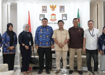 Didampingi DLH dan Dinkes, Walkot Munafri Bersama Yayasan Peduli Negeri Bahas Persoalan Sampah di Makassar