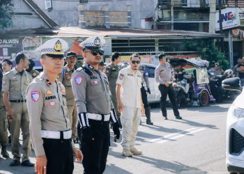 Sigap, Polisi Urai Kemacetan Pada Aksi Penolakan Relokasi Pasar Cekkeng Bulukumba