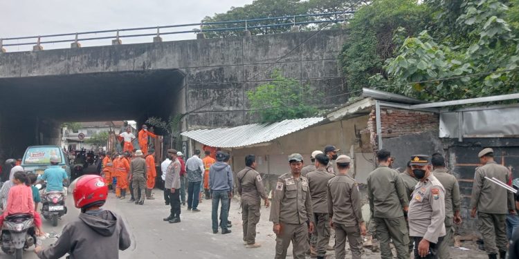 Biang Macet, PK5 di Barukang di Tertibkan Tim Gabungan Kecamatan Ujung Tanah