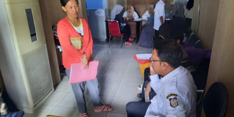 Satu Persatu Kabid SMP Makassar Terima Aduan Warga Hingga Kelelahan