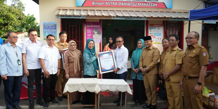 Ketua TP PKK Makassar Beri Penghargaan ke Astra Daihatsu atas Dukungan Program CSR Posyandu