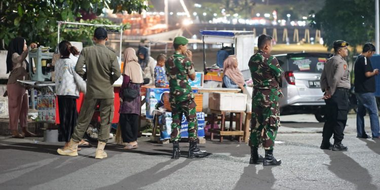 Kian Menjamur, Satpol PP Makassar Tertibkan Pk5 di CPI