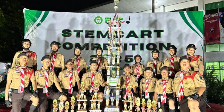 Luar Biasa, SMPN 10 Makassar Keluar Sebagai Juara STEMCART COMPETITION 2025 di Kartika
