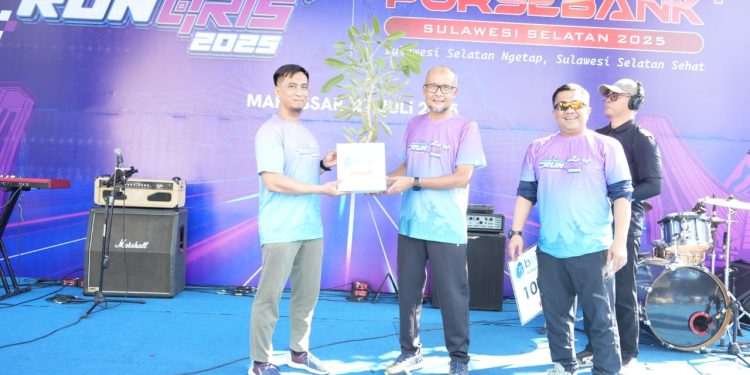 Dukung Lingkungan, BMPD dan BI Serahkan 1.000 Bibit Pohon ke Pemkot Makassar