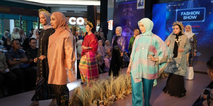 Dekranasda Kota Tampilkan Wastra Bugis-Makassar Unjuk Pesona di Heritage Market Sulsel 2025