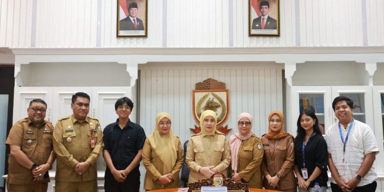 Kadis Kesehatan dan Plt Kepala DPPKB Dampingi Wawali Aliyah Audiens dengan Panitia Aduja