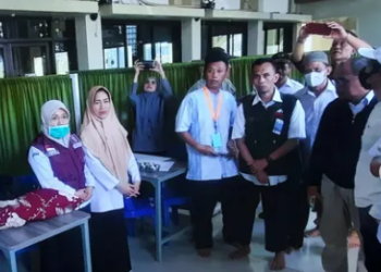 Dinkes Makassar Sunat 100 Anak di Villa Mutiara