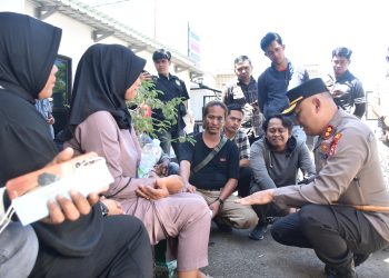 Kapolres Bulukumba Terjun langsung Tenangkan Massa Aksi di Kantor Kejaksaan