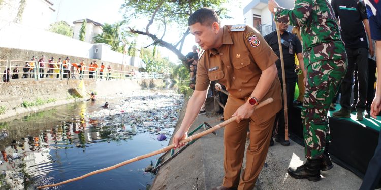 Wali Kota Munafri Pimpin Pembersihan Kanal, Libatkan Seluruh Elemen