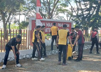 Polres Bulukumba Gelar Kerja Bakti di Taman Makam Pahlawan Taccorong