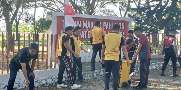 Polres Bulukumba Gelar Kerja Bakti di Taman Makam Pahlawan Taccorong