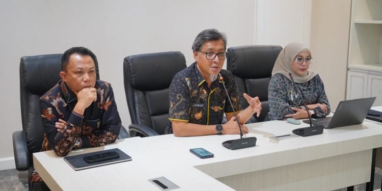 Kadis Ketahanan Pangan Makassar Pimpin Rapat Penjualan Beras SPHP