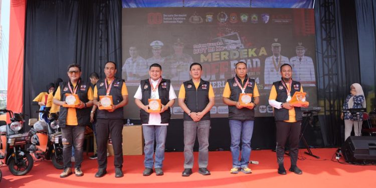 Wali Kota Makassar Ikut Lepas Peserta Merdeka Off Road Peduli IV bersama Gubernur dan Kapolda Sulsel