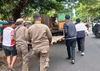 Pagi Kerap Bikin Macet, Kini Pedagang Pasar Tumpah di Sepanjang Jalan Leimena Langsung Ditertibkan