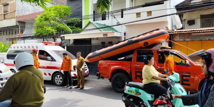 Gerak Cepat, BPBD Makassar Evakuasi Anak Yang Terpisah Saat Bermain