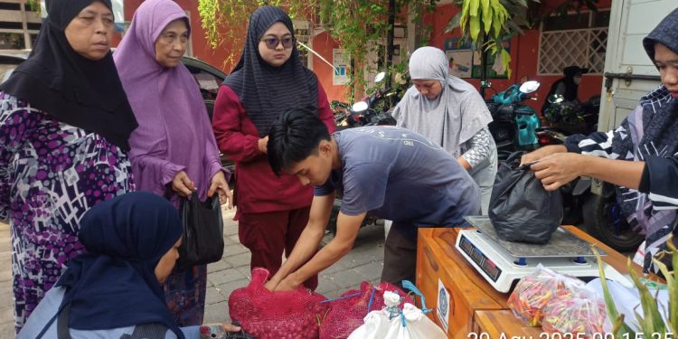 Warga Kelurahan Mapala Antusias Belanja Kebutuhan Pokok di GPM