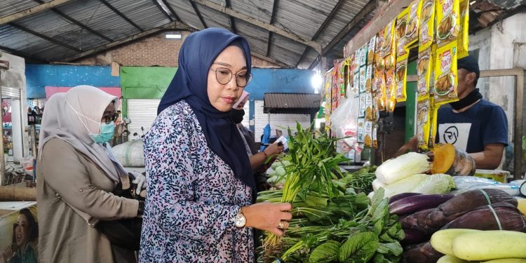 Lakukan Pengawasan, DKP Kota Makassar Edukasi Masyarakat dan Pedagang