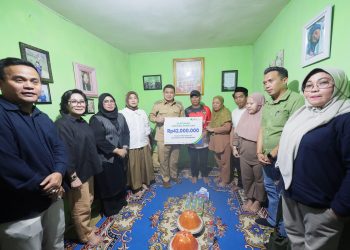 Santunan Kematian Rp42 Juta Diserahkan ke Keluarga Ojol Korban Demo di Makassar