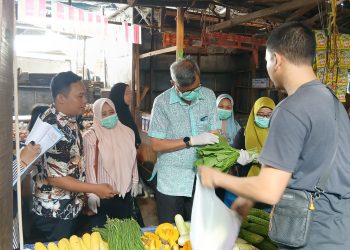 Hari Ini DKP Kota Makassar Kembali Melakukan Pengawasan PSAT di Pasar Pabaeng-baeng