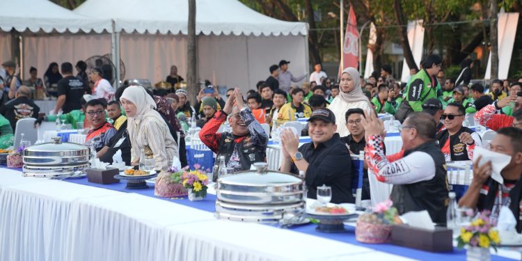 Munafri-Aliyah Jamu Makan Malam Peserta Bikers Movement 2025 di Anjungan Pantai Losari