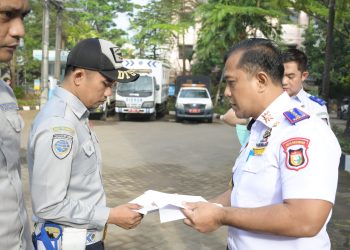 Bentuk Kepedulian, Di Apel Pagi Dishub Makassar Beri Santunan ke Personil Pasca Insiden DPRD