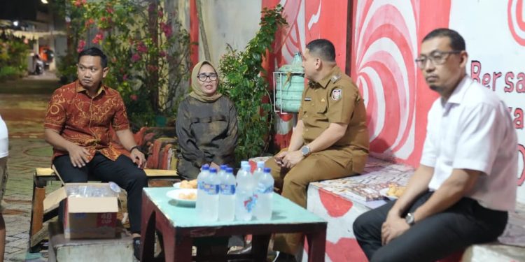 Aktifkan Siskamling, Wali Kota Makassar Turun Langsung ke Poskamling Hingga Tengah Malam