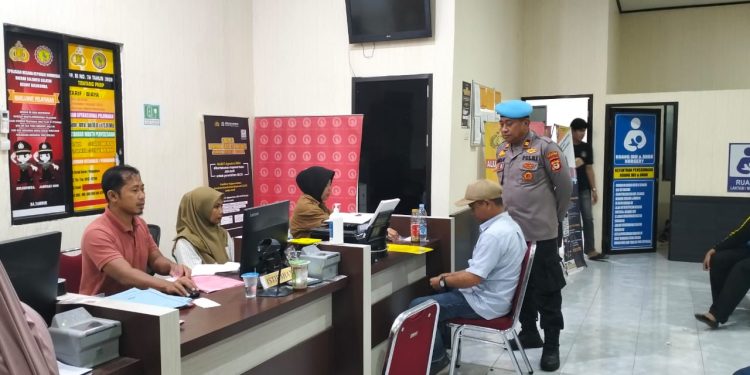 Pastikan Pelayanan SKCK Sesuai SOP, Kasi Propam Polres Bulukumba Lakukan Pengawasan Ketat